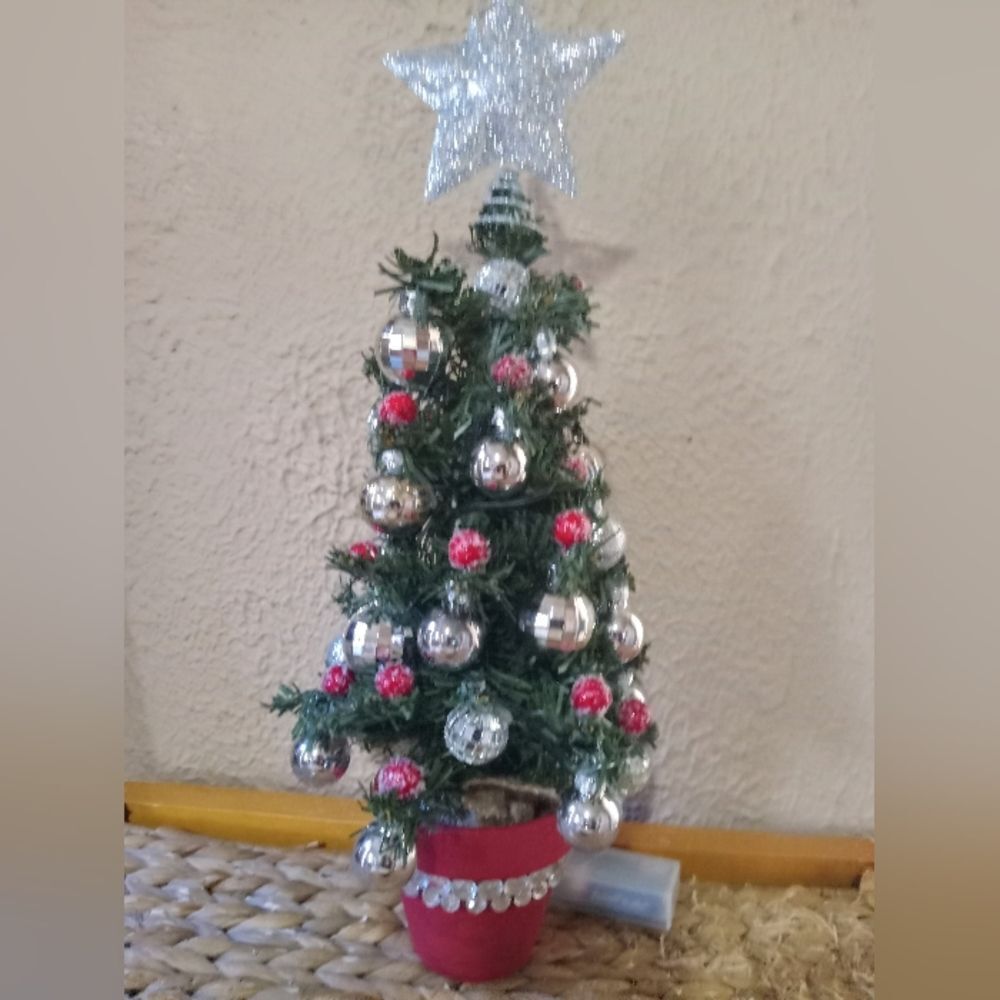 16" Predecorated Prelit Artificial Xmas Tree. Silver glass/mirror ornaments.